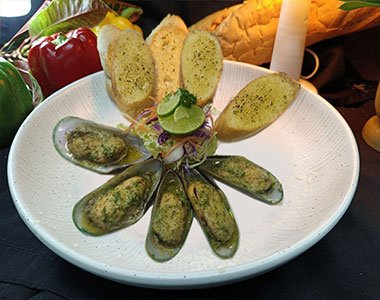 New Zealand Green Lip Mussels in White Wine Sauce (หอยแมลงภู่ซอสไวน์ขาว)