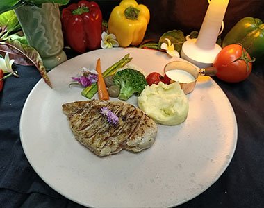 Pan-Roasted Chicken Breast With Brie (ไก่อบบรีชส)